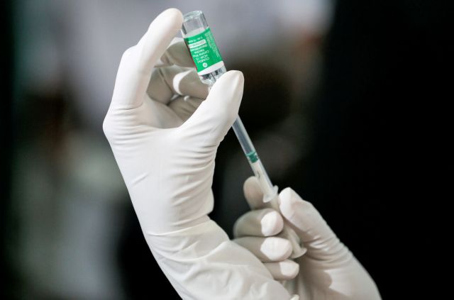 ΕΜΑ – «Πρόωρο» να προβλεφθεί προσαρμογή των εμβολίων στη νέα μετάλλαξη