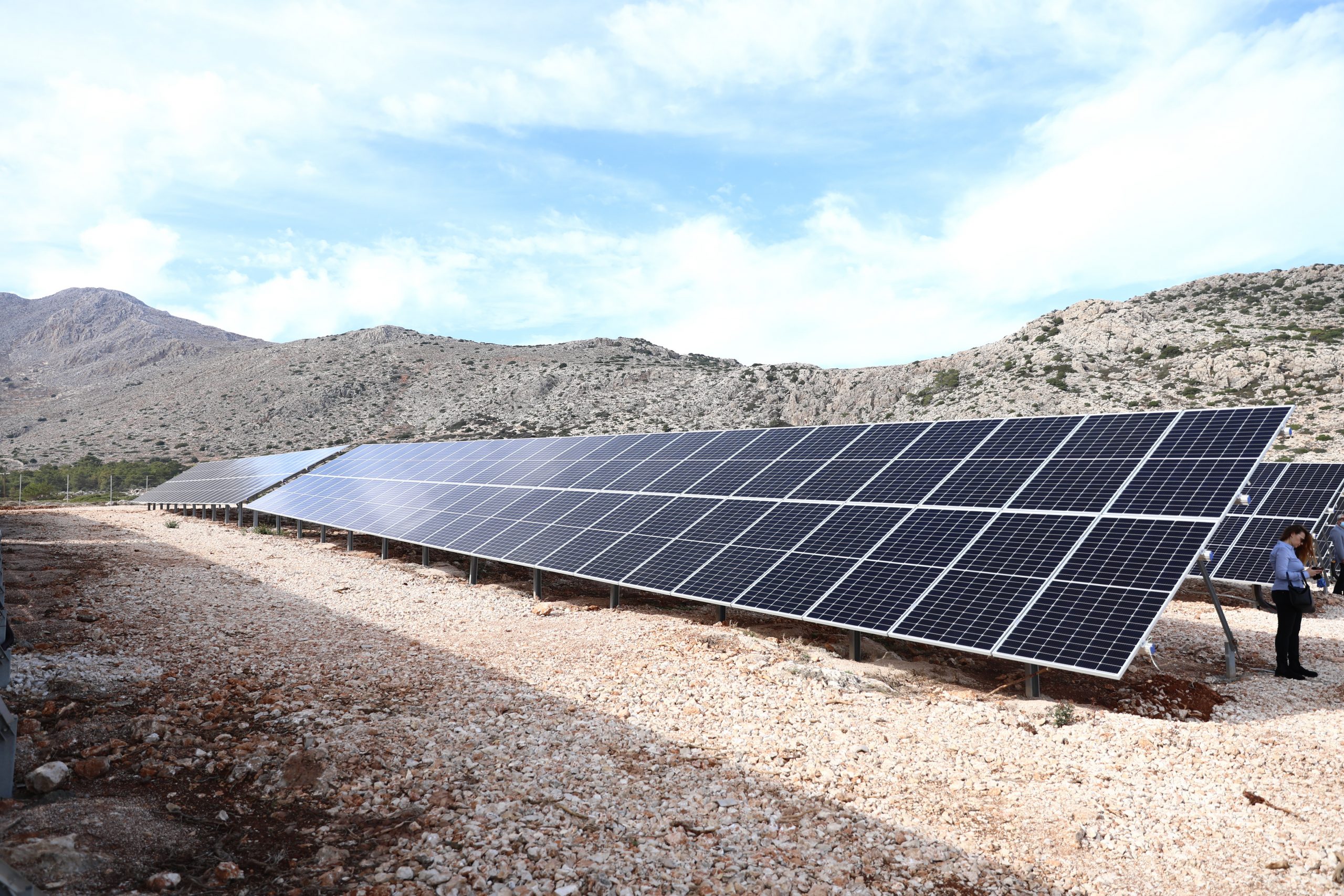 Φωτοβολταϊκά με μπαταρίες: Τον Μάρτιο ο πρώτος διαγωνισμός για έργα 200 MW