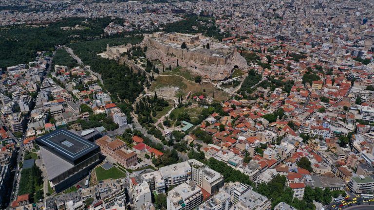 Μουσείο Ακρόπολης – Επιστροφή από την Ιταλία θραύσματος της ζωφόρου του Παρθενώνα