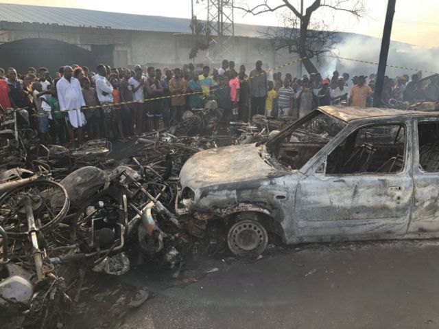 Σιέρα Λεόνε – 99 νεκροί από έκρηξη βυτιοφόρου μετά από σύγκρουση