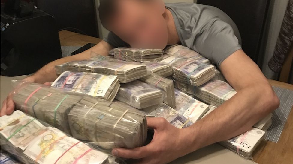 Βρετανία- Συλλήψεις για ξέπλυμα χρήματος και κορωνο-δάνεια δεκάδων εκατομμυρίων