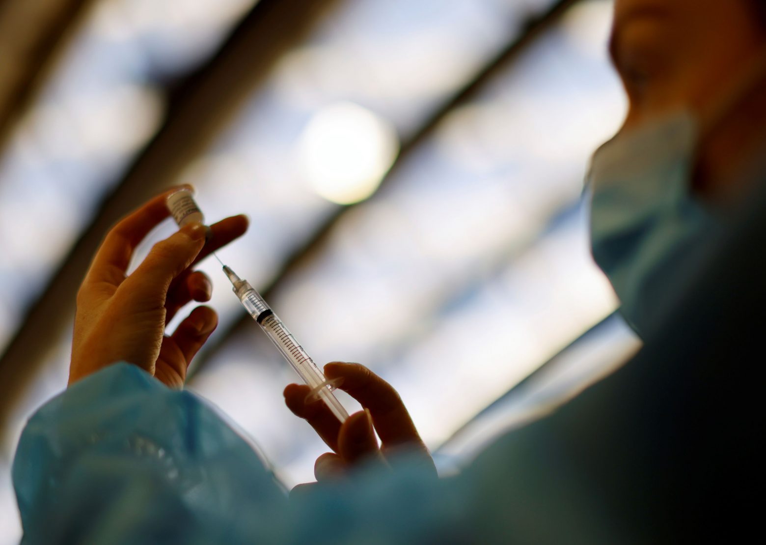 Επιστήμονας ΠΟΥ για Όμικρον – Τα εμβόλια μάλλον προστατεύουν από σοβαρή νόσηση