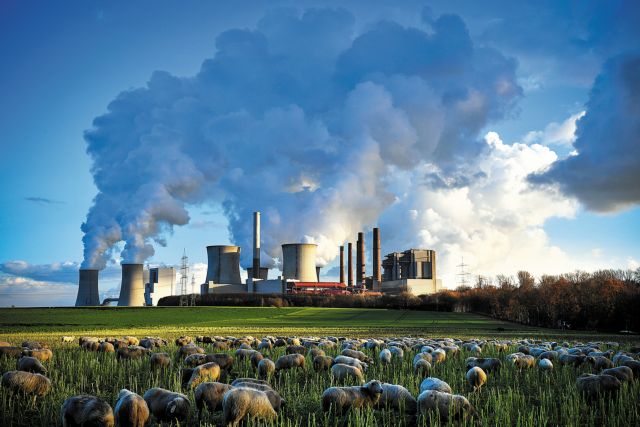 Κλιματική κρίση: Την καθιέρωση ελάχιστου παγκόσμιου φόρου στις εκπομπές CO2 προτείνει το ΔΝΤ