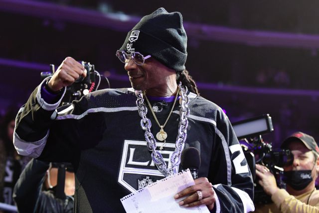 Συλλέκτης NFT πλήρωσε 450.000 δολάρια για να γίνει εικονικός γείτονας του Snoop Dogg