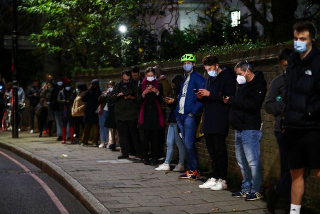 Όμικρον – Απομακρύνεται το τέλος της πανδημίας – Οι προβλέψεις και οι συστάσεις των ειδικών