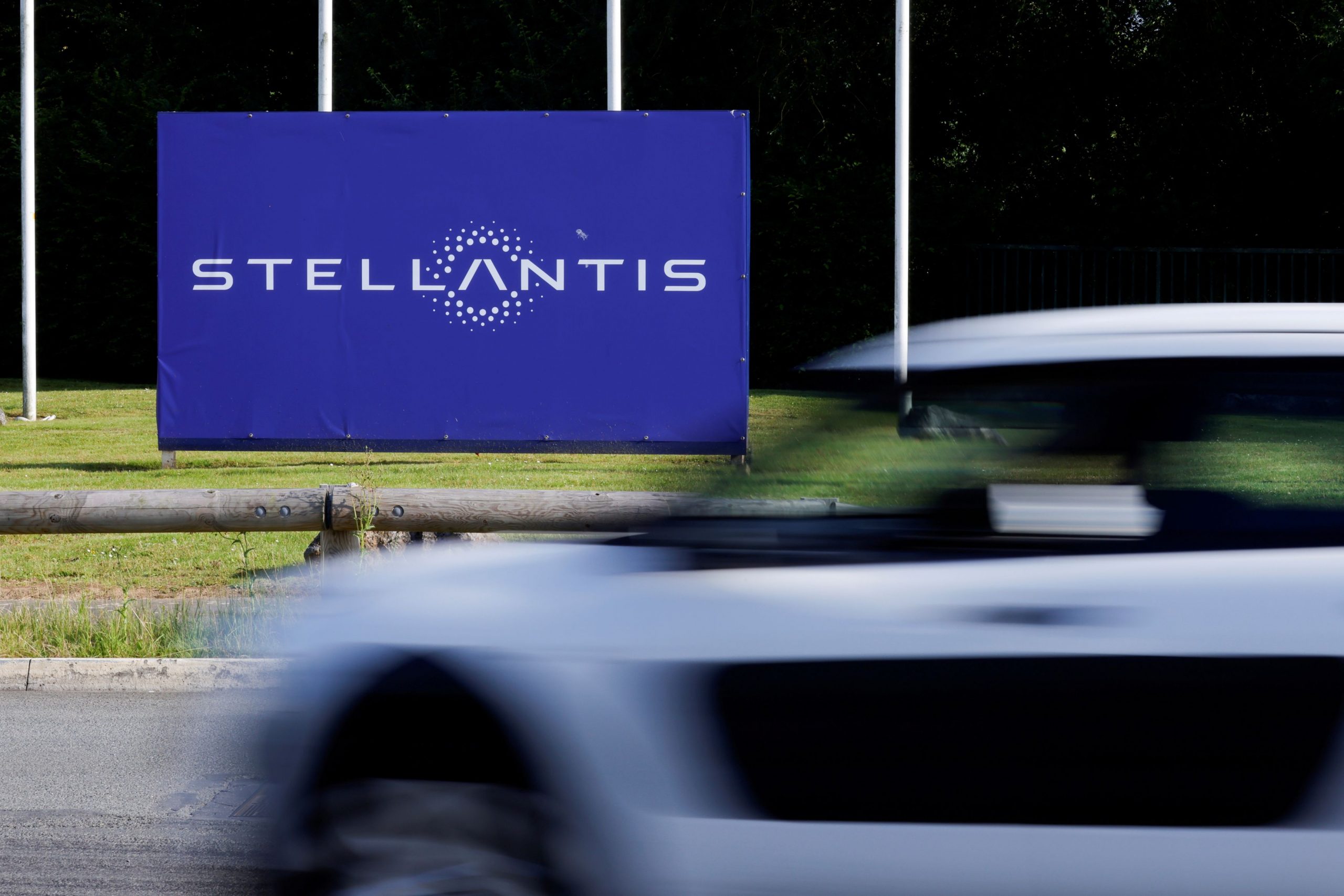 Stellantis: Ανάκληση 285.000 οχημάτων για έλεγχο των αερόσακων