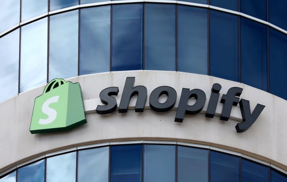 Shopify: Ενώ τα έσοδα αυξάνονται, η εταιρεία απολύει