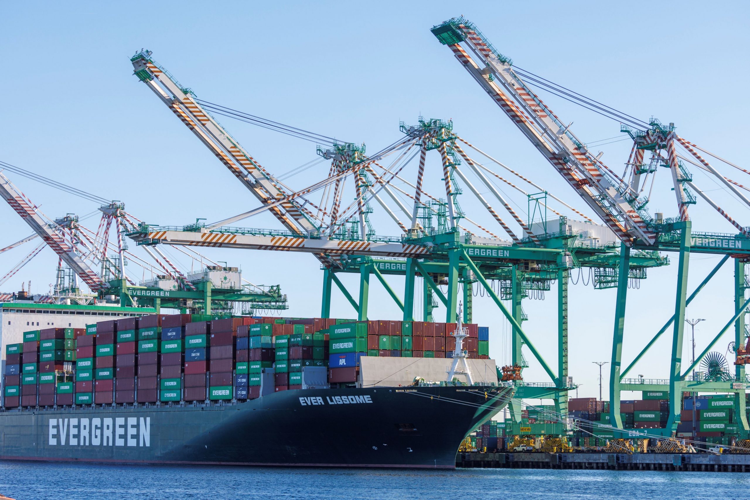 Containerships: «Χάθηκαν» οι ουρές στα εμπορικά λιμάνια