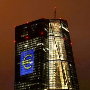 ΕΚΤ: 214 δισ. ευρώ σε 6 μήνες απέσυραν οι καταθέτες από τις τράπεζες της Ευρωζώνης