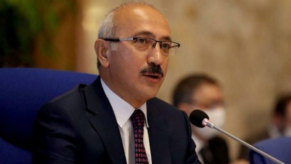 Τουρκία – Ο Ερντογάν «καρατόμησε» και τον υπουργό Οικονομικών Λουτφί Ελβάν