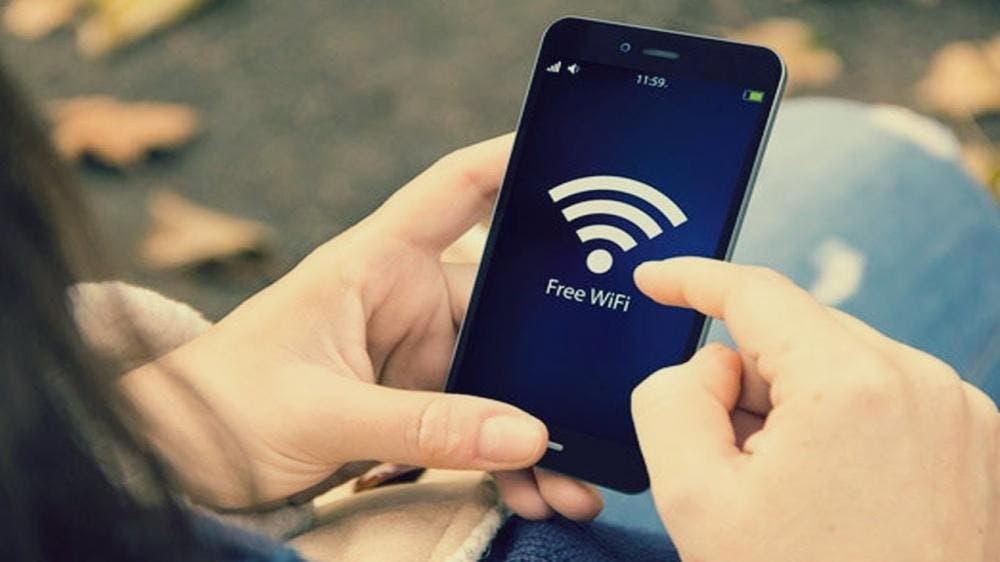 Σε ΟΤΕ, Vodafone, Wind τα 2.500 δωρεάν WiFi hotspots της χώρας