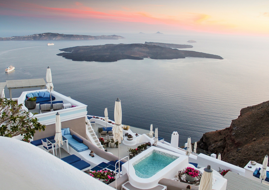 Everty – Απέκτησε το ξενοδοχείο Iconic Santorini στη Σαντορίνη