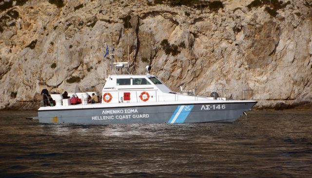 Fishing boat with seven passengers stranded north of Makronisos