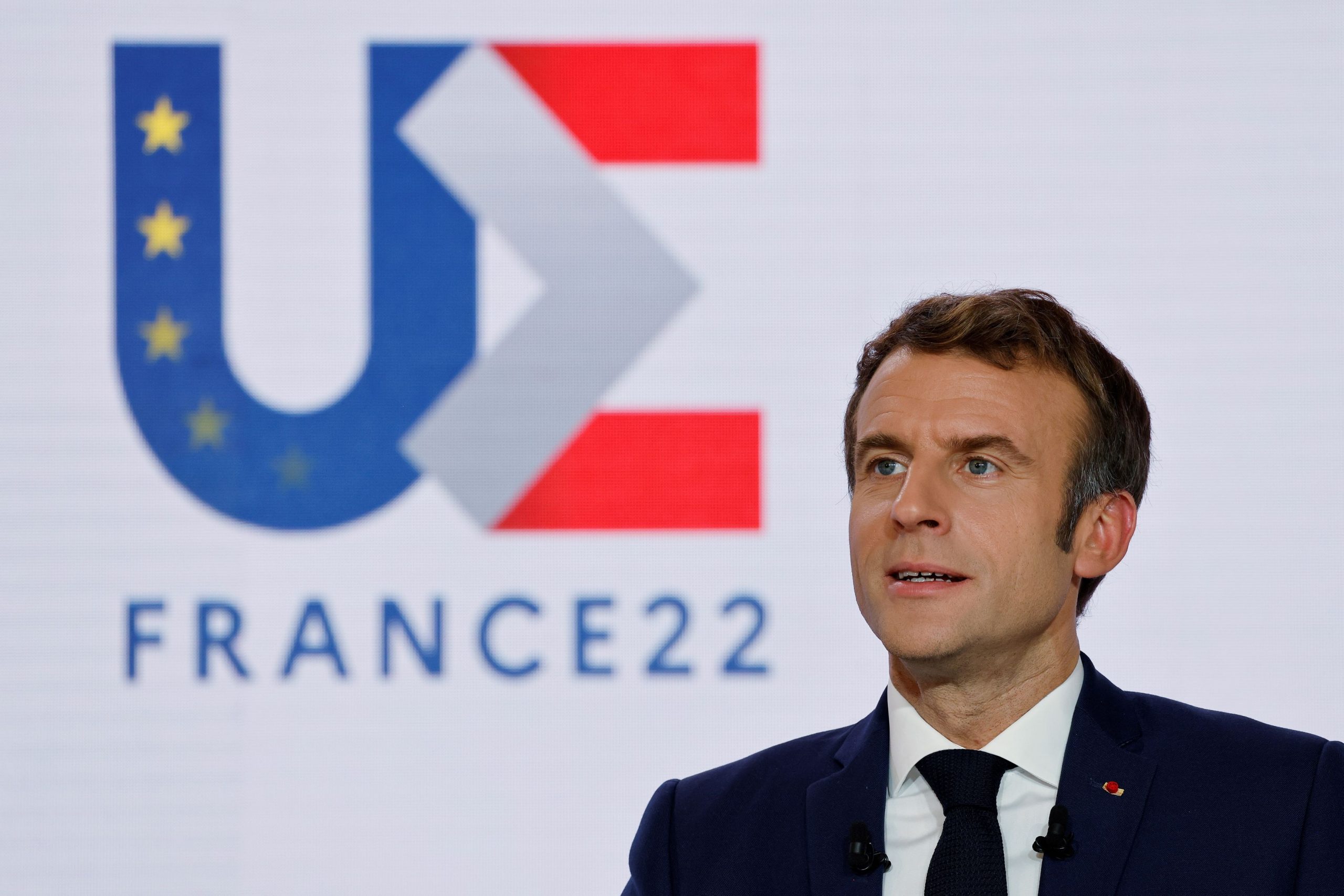 Μακρονόμετρο – Μόλις μετά βίας περνά τη βάση ο Γάλλος πρόεδρος