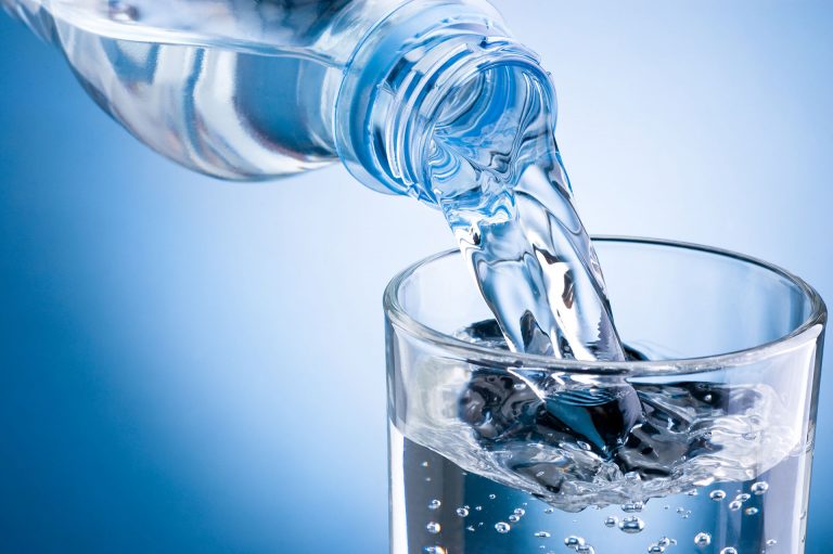 Bottled water: The profits of industries are “drying up”