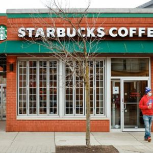 Starbucks: Απεργιακό… χαλί «στρώνουν» στο νέο CEO οι εργαζόμενοι
