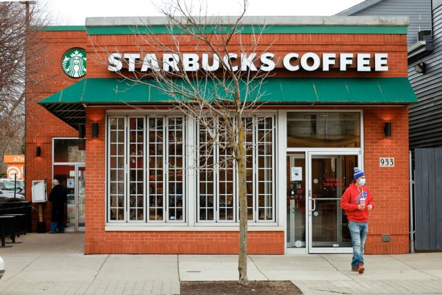 Starbucks: Προς αποχώρηση της από τη βρετανική αγορά – Αναζητά αγοραστή για τα καταστήματα της
