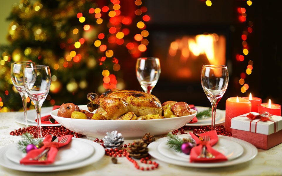 Χριστουγεννιάτικο τραπέζι – Οι τιμές για γαλοπούλα, κουραμπιέδες, μελομακάρονα
