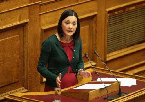 Γιαννακοπούλου στη Βουλή: «Τίποτα δεν είναι όπως χθες»
