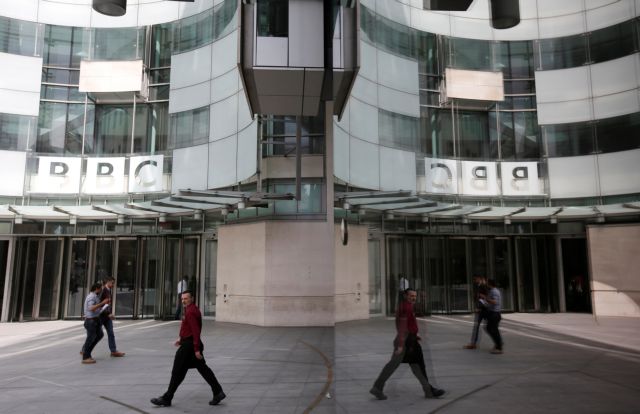 Βρετανία – Την χρηματοδότηση στο BBC κόβει ο Μπορίς Τζόνσον την ώρα που στοχοποιείται για τα αμαρτωλά κορωνοπάρτι