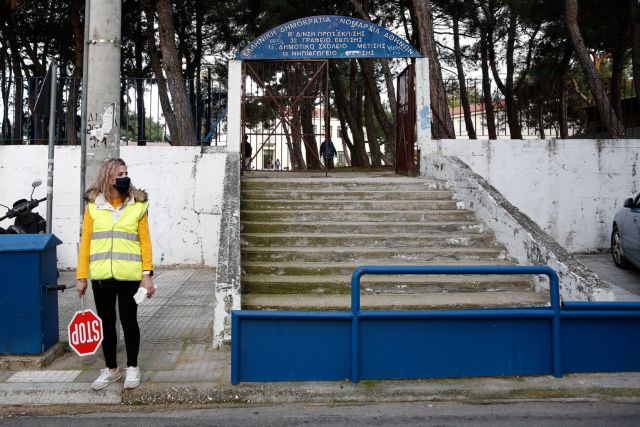 Παπαευαγγέλου – Θα κλείσουν πολλά τμήματα σε σχολεία – Γιατί δεν πρέπει να ανησυχούμε