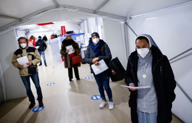 Ιταλία – Ανοικτά και το βράδυ τα εμβολιαστικά κέντρα – ‘Εκκληση Ντράγκι στον πληθυσμό