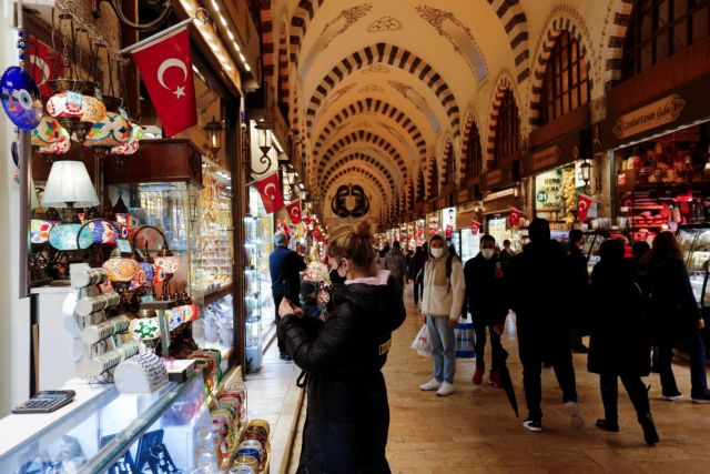 Σούπερ γιοτ, παραθαλάσσια διαμερίσματα και βαλίτσες γεμάτες μετρητά: Οι Ρώσοι επενδύουν χρήματα στην Τουρκία