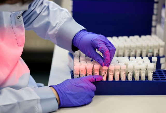 Κορωνοϊός – Τι μπορεί να συμβαίνει όταν το PCR βγαίνει θετικό και το rapid test αρνητικό