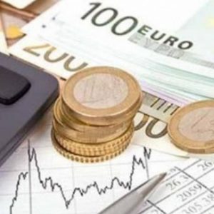 Ακρίβεια vs μισθοί: Ποιος φταίει για το άδειο πορτοφόλι των καταναλωτών