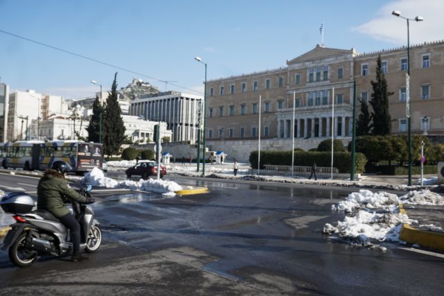 Δήμος Αθηναίων: Ολοκληρώθηκε ο εκχιονισμός των δρόμων