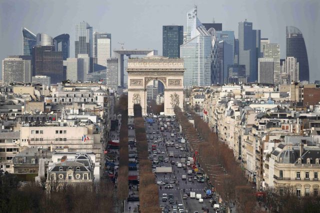 Γαλλία: «Πάρτι» καταχραστών του δημοσίου χρήματος με αφορμή την πανδημία