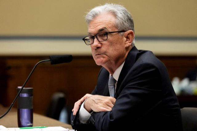 UBS: Ενισχύεται το σενάριο για μείωση των επιτοκίων από τη Fed τον Ιούνιο