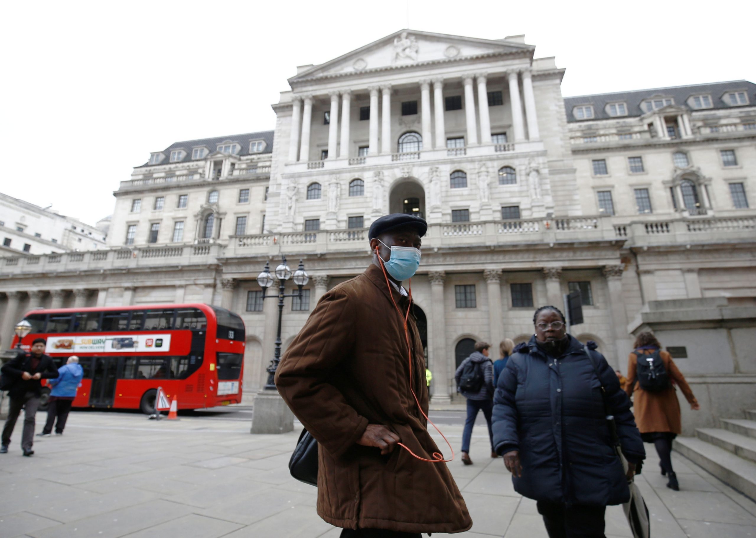 Βρετανία: Συνομιλίες υπουργείου Οικονομικών και Τράπεζα της Αγγλίας για την SVB