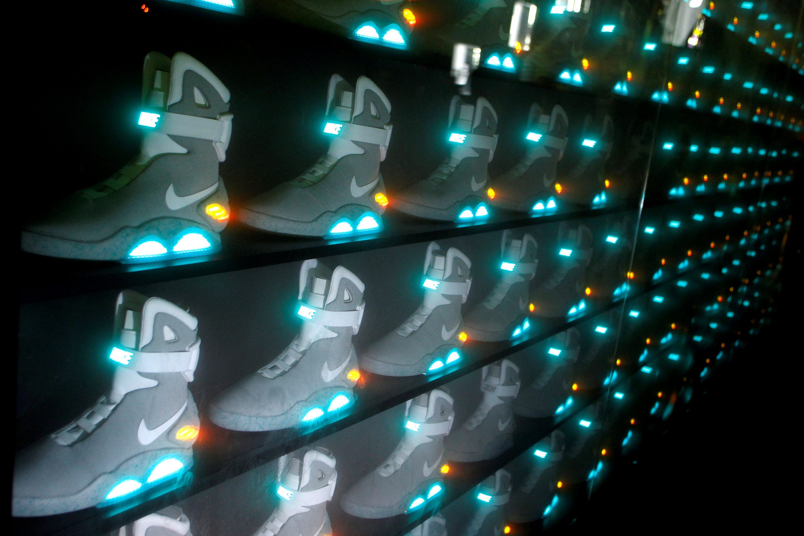 Γιατί Nike και Adidas εγκαταλείπουν τα ράφια των καταστημάτων