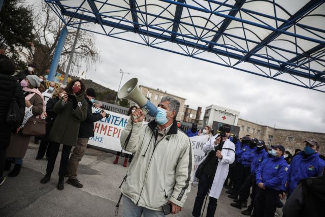 Παίδων Πεντέλης – Παρουσία των ΜΑΤ η συγκέντρωση των υγειονομικών