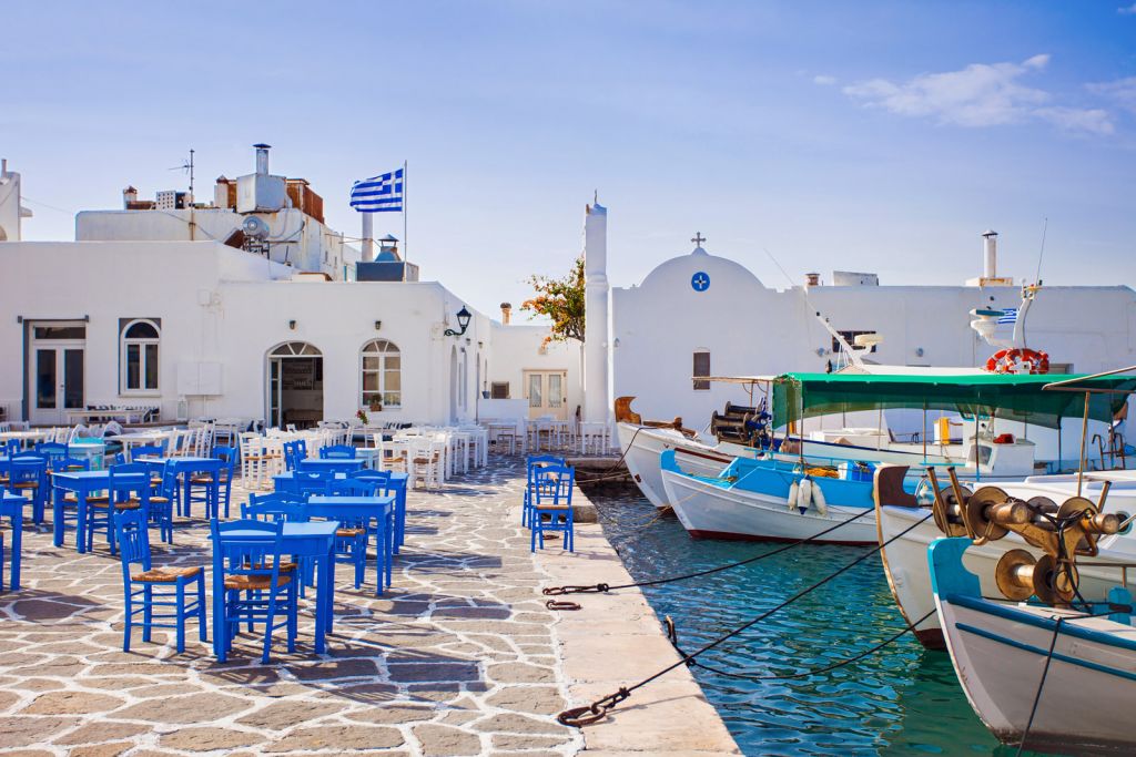 Paros inundated by flocks of tourists