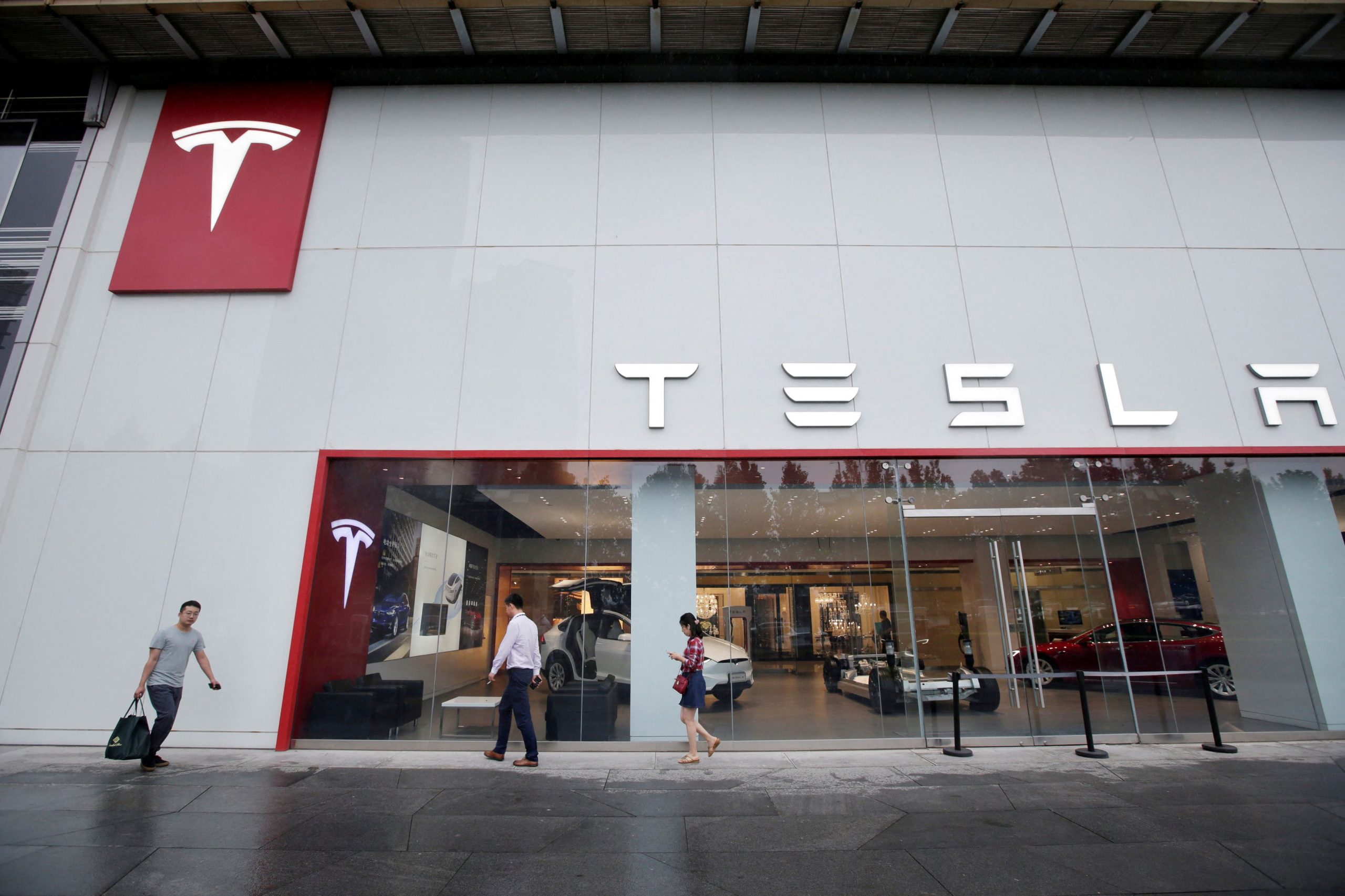 Tesla – Αμερικανικά «πυρά» κατά Μασκ για την έκθεση στη Σιντζιάνγκ