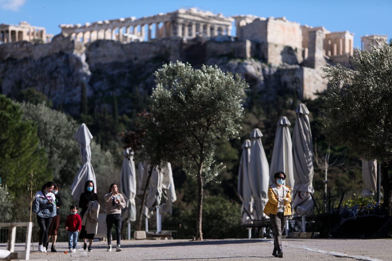 Όμικρον – Αγωνία για την έκρηξη των κρουσμάτων – Το plan B και τα μέτρα που «βγαίνουν» από το συρτάρι