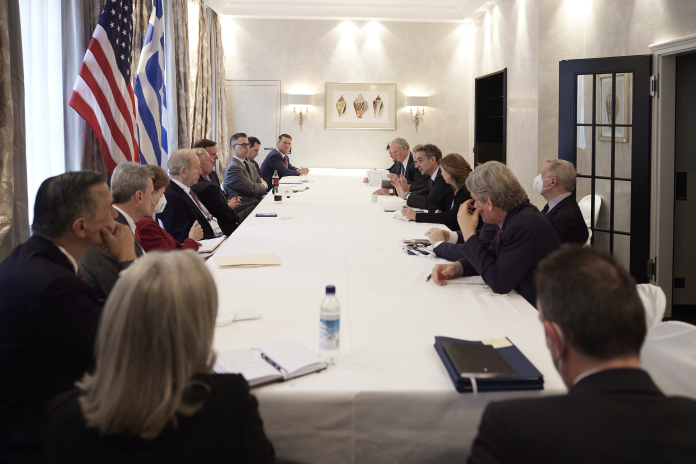 Mitsotakis meets with members of US senate delegation, on sidelines of Munich Security Conference