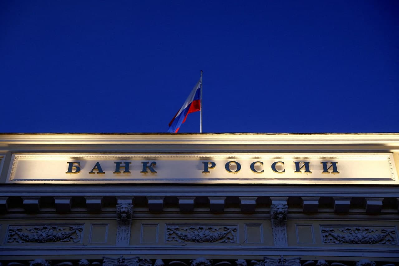 «Ένας παγκόσμιος χρηματοπιστωτικός παρίας»: Πώς οι κυρώσεις προς την κεντρική τράπεζα θα μπορούσαν να πλήξουν τη Ρωσία