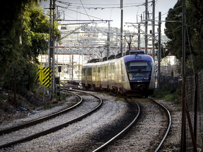 Suburban railway to Loutraki: More than 14 million euros from the Ministry of Development and Investments