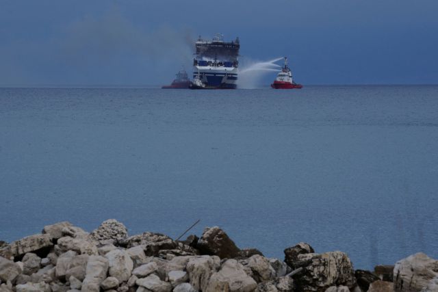 Euroferry Olympia: Πληροφορίες για ακόμη 4 ή 5 επιζώντες στο φλεγόμενο πλοίο