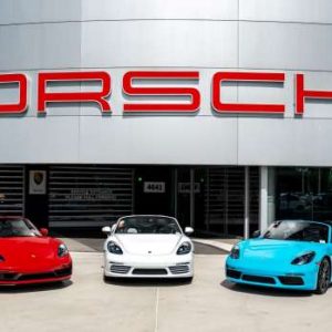 Porsche: Σχεδιάζει 200 απολύσεις στη θυγατρική της Cellforce