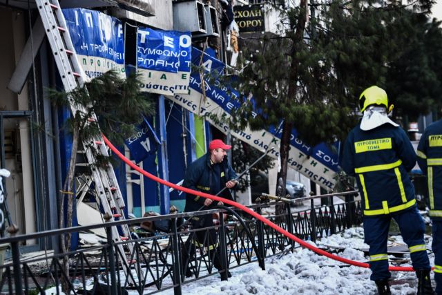 Έκρηξη σε πολυκατοικία στο Παγκράτι – Μένουν αστυνομικοί