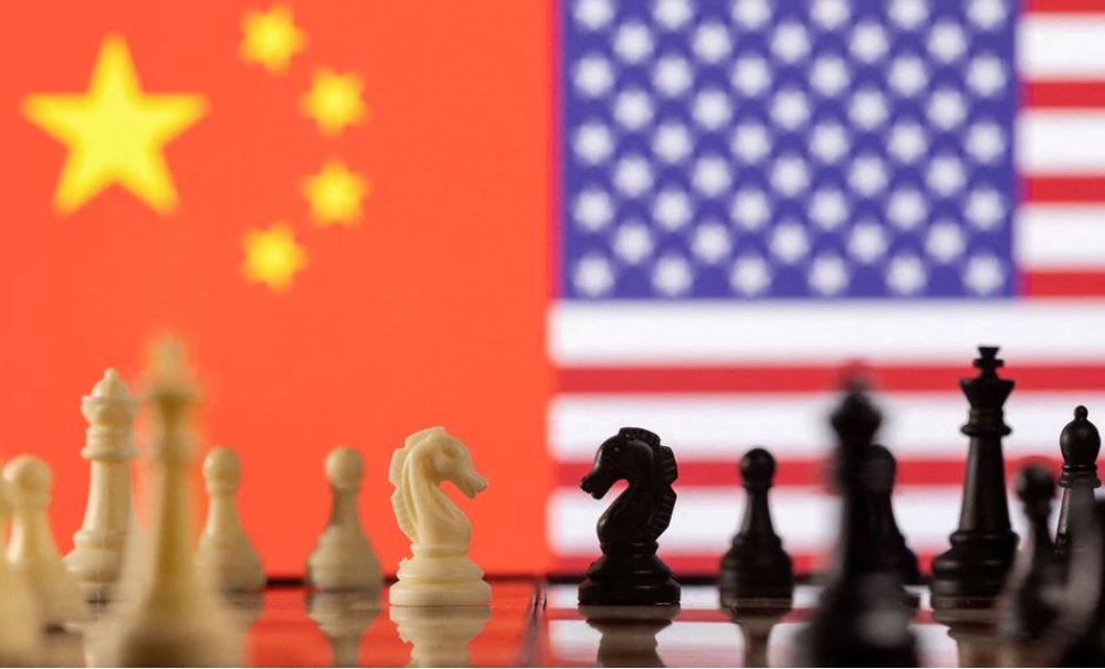 Η σχέση ΗΠΑ – Κίνας αιμορραγεί από χίλιες μαχαιριές