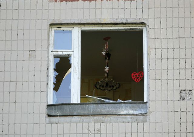 Ουκρανία: Η στιγμή που δημοσιογράφος του BBC βλέπει live το βομβαρδισμένο σπίτι της στο Κίεβο