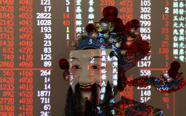 Ασιατικά χρηματιστήρια: “Vertigo” στον Nikkei – Μικτά πρόσημα