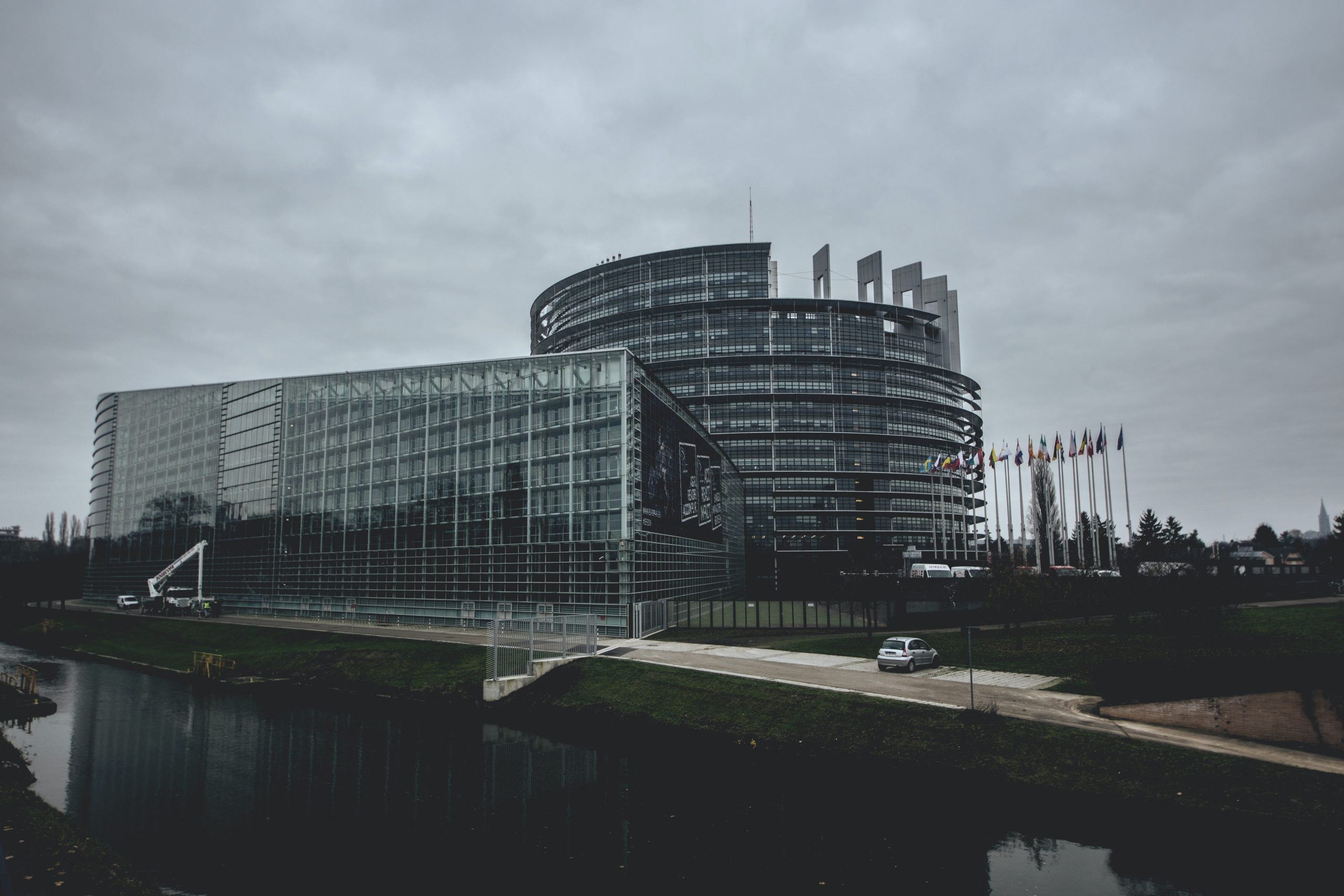 Ευρωκοινοβούλιο: «Φτάνει πια» με τα βέτο