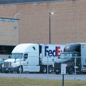 FedEx: Έκλεψαν συλλεκτικές κάρτες ενός εκατομμυρίου από φορτηγό της