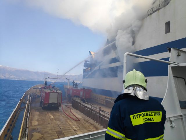 Φωτιά σε πλοίο στην Κέρκυρα: Συνεχίζονται οι έρευνες για τους 12 αγνοούμενους